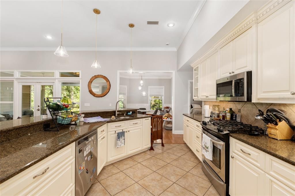 For Sale: $569,900 (4 beds, 3 baths, 2816 Square Feet)
