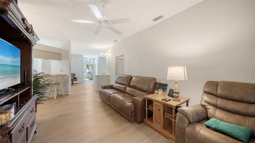 Activo con contrato: $275,000 (2 camas, 2 baños, 1528 Pies cuadrados)