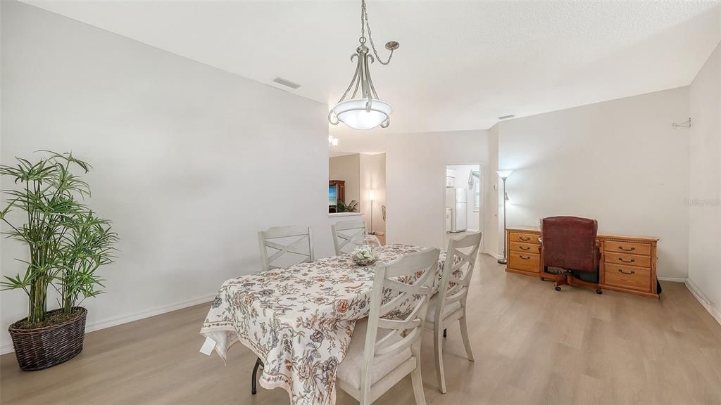 Activo con contrato: $275,000 (2 camas, 2 baños, 1528 Pies cuadrados)
