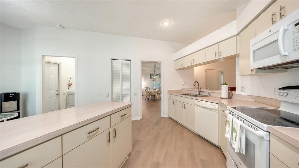 Activo con contrato: $275,000 (2 camas, 2 baños, 1528 Pies cuadrados)