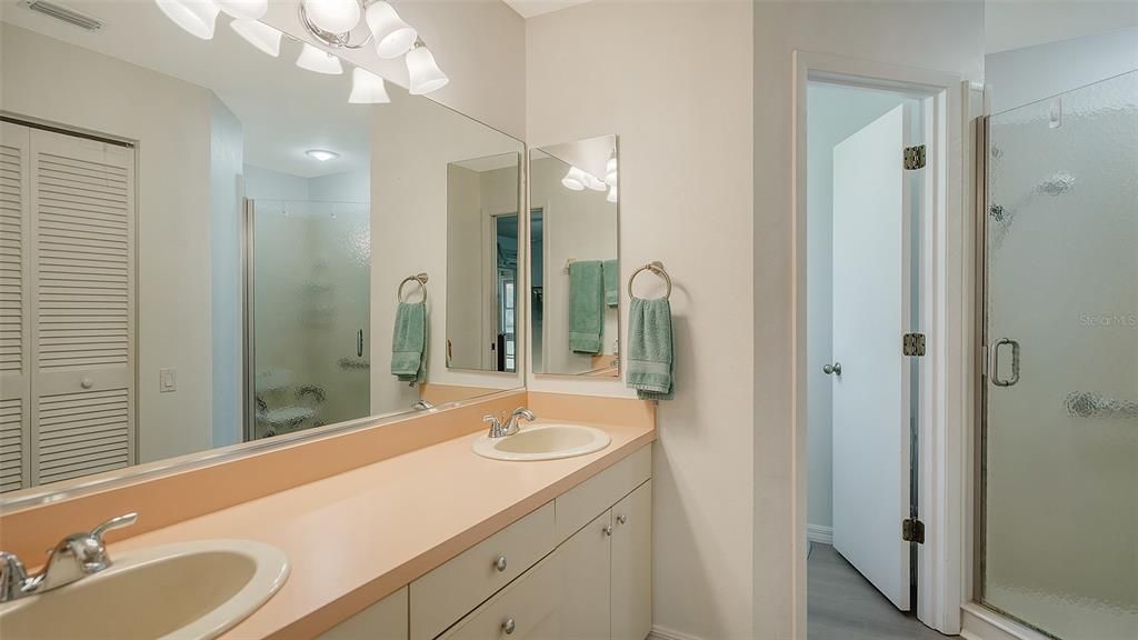 Activo con contrato: $275,000 (2 camas, 2 baños, 1528 Pies cuadrados)