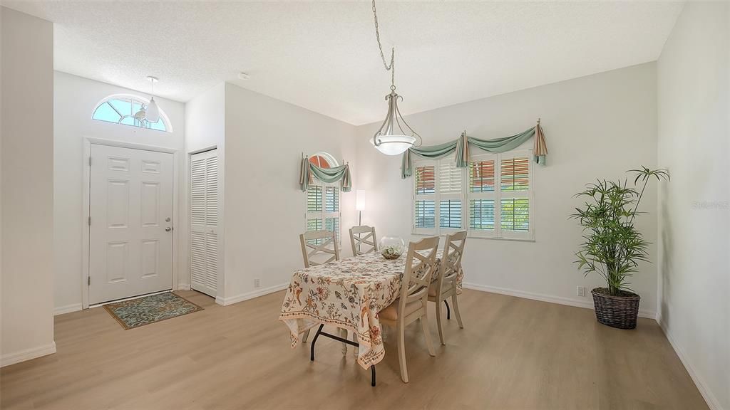 Activo con contrato: $275,000 (2 camas, 2 baños, 1528 Pies cuadrados)