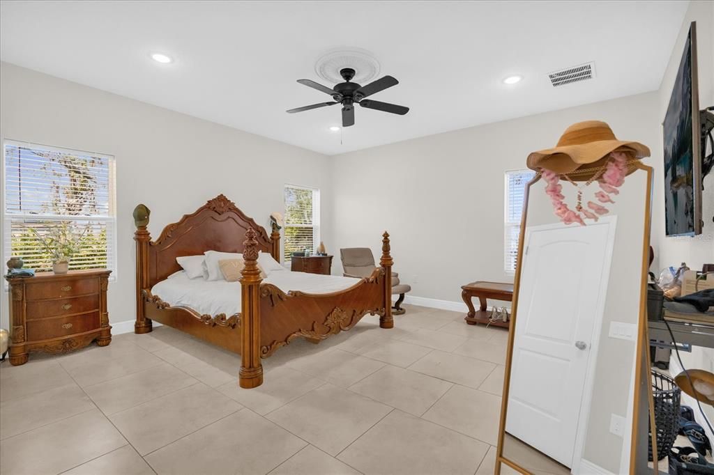 For Sale: $779,000 (6 beds, 0 baths, 3460 Square Feet)
