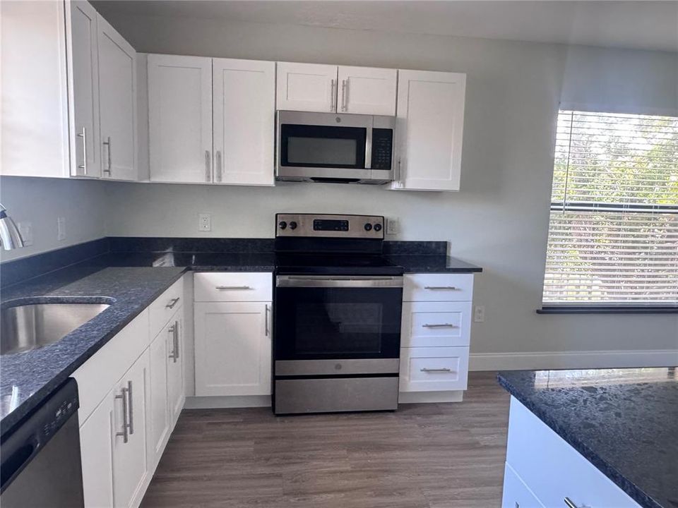 For Rent: $1,995 (3 beds, 2 baths, 1334 Square Feet)