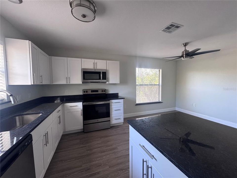 For Rent: $1,995 (3 beds, 2 baths, 1334 Square Feet)