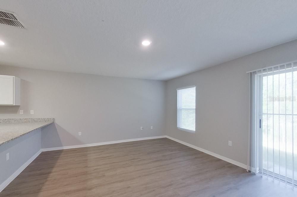 For Rent: $1,815 (4 beds, 2 baths, 1449 Square Feet)