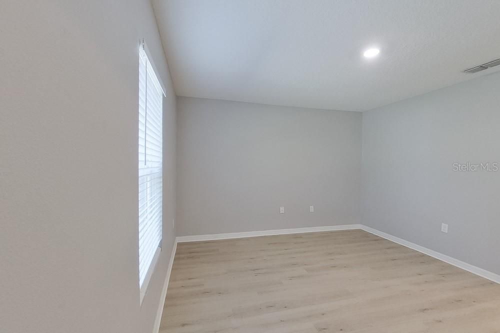 For Rent: $1,815 (4 beds, 2 baths, 1449 Square Feet)