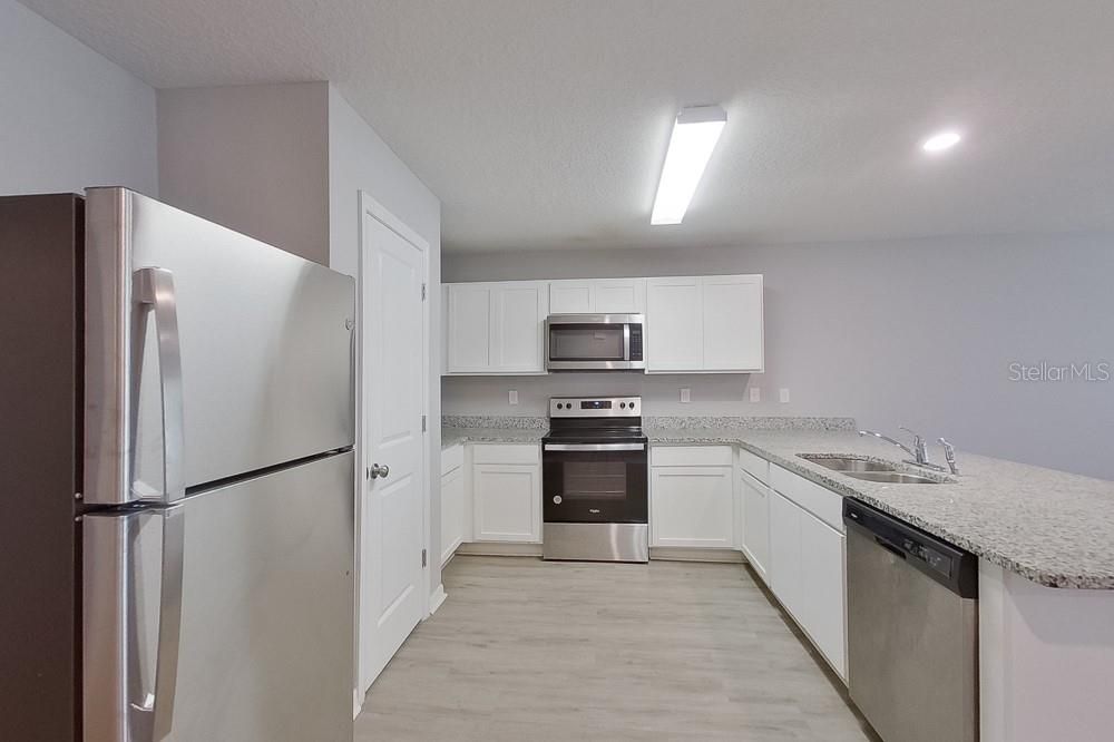 For Rent: $1,815 (4 beds, 2 baths, 1449 Square Feet)
