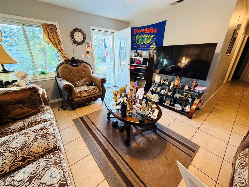 For Sale: $230,000 (3 beds, 1 baths, 1091 Square Feet)