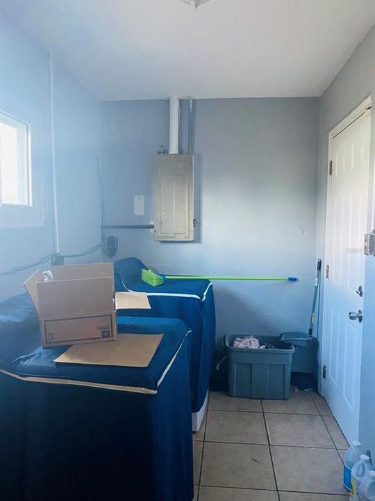For Sale: $230,000 (3 beds, 1 baths, 1091 Square Feet)