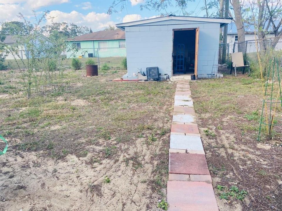 For Sale: $230,000 (3 beds, 1 baths, 1091 Square Feet)