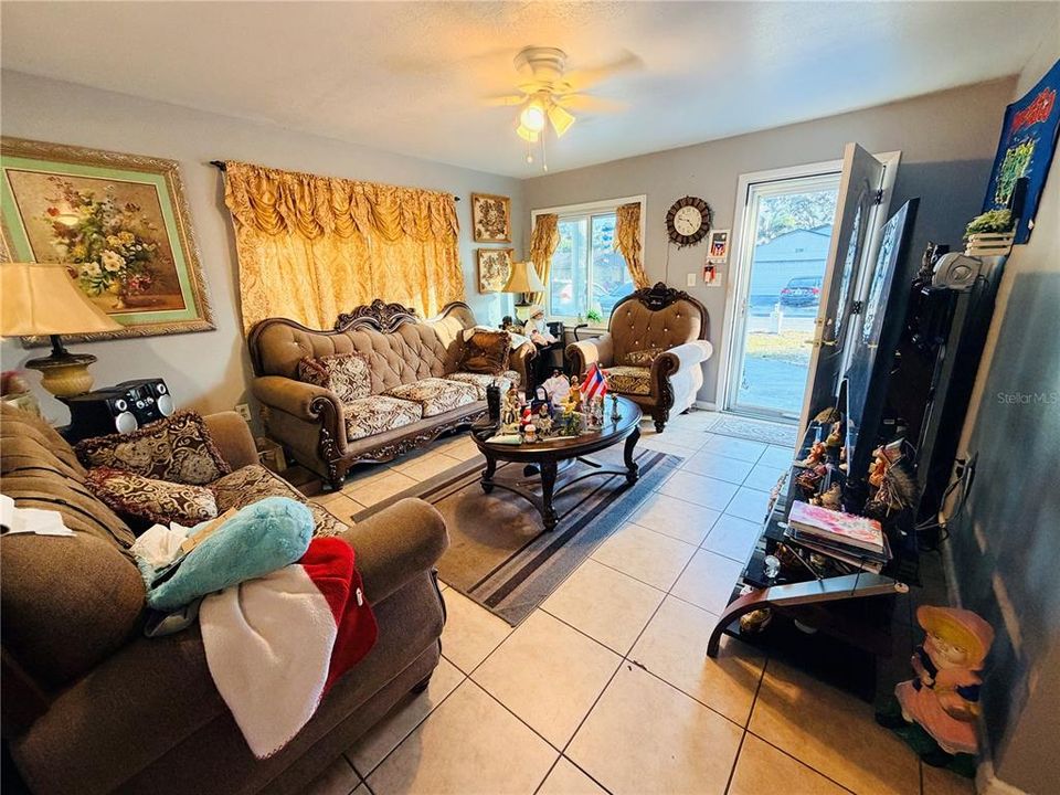 For Sale: $230,000 (3 beds, 1 baths, 1091 Square Feet)
