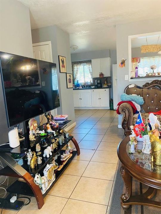 For Sale: $230,000 (3 beds, 1 baths, 1091 Square Feet)