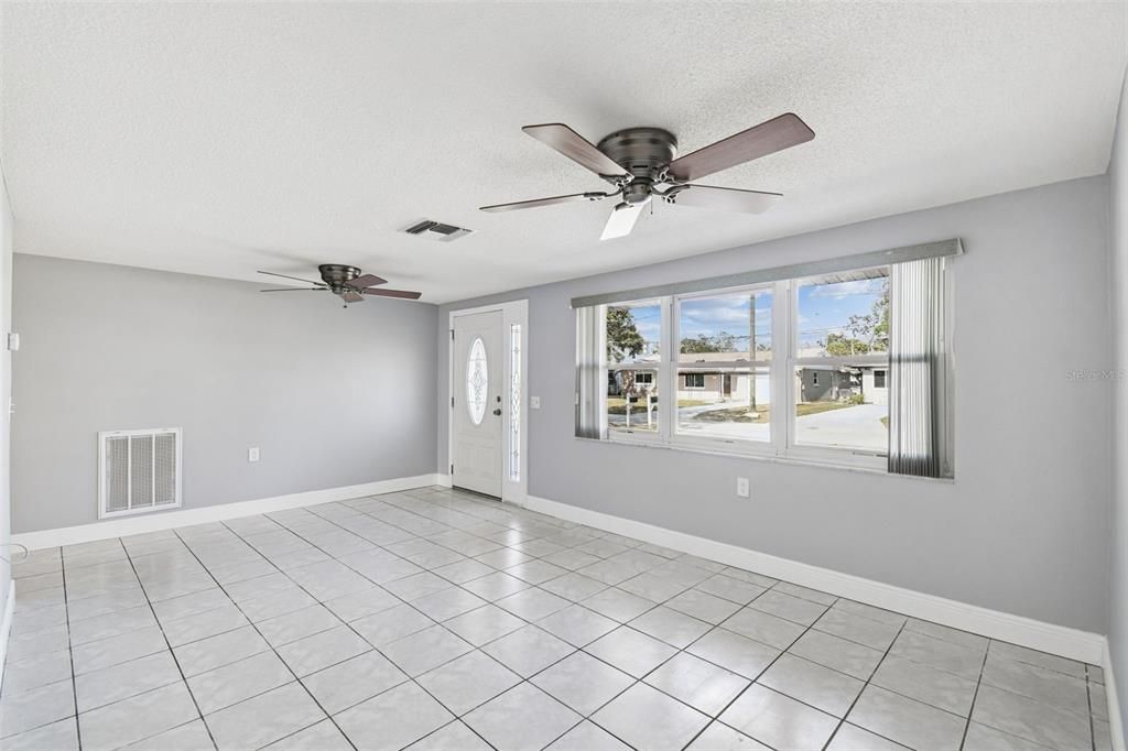 En Venta: $345,500 (2 camas, 2 baños, 1176 Pies cuadrados)
