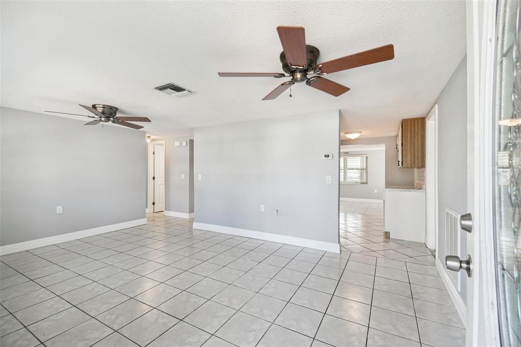 En Venta: $345,500 (2 camas, 2 baños, 1176 Pies cuadrados)