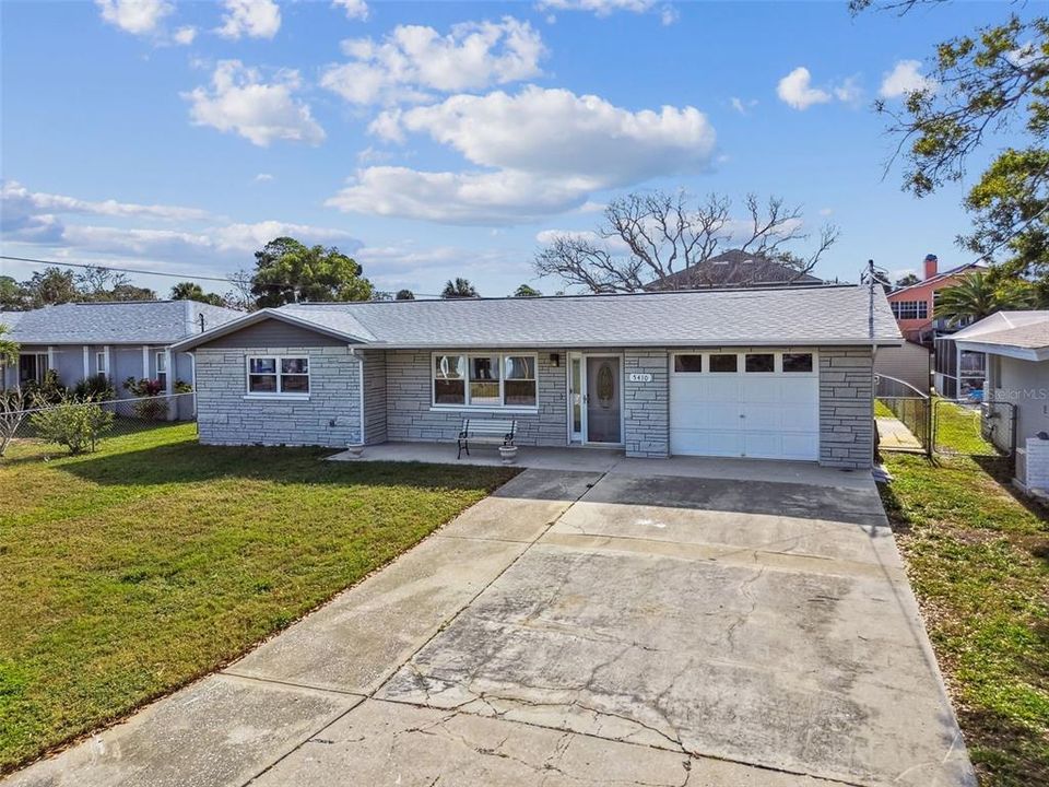 En Venta: $345,500 (2 camas, 2 baños, 1176 Pies cuadrados)