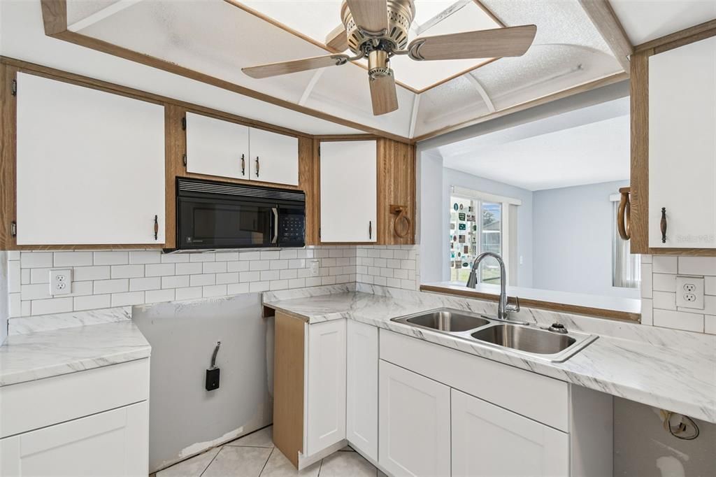 En Venta: $345,500 (2 camas, 2 baños, 1176 Pies cuadrados)