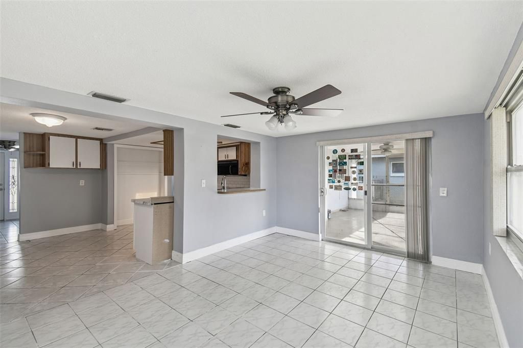 En Venta: $345,500 (2 camas, 2 baños, 1176 Pies cuadrados)