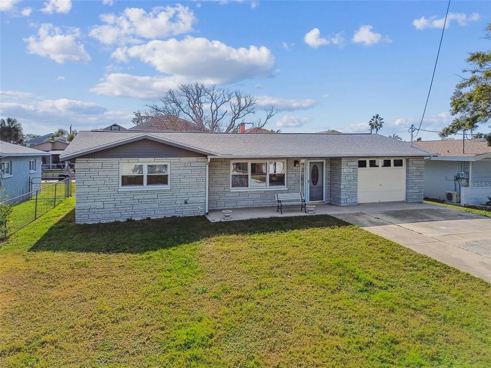 En Venta: $345,500 (2 camas, 2 baños, 1176 Pies cuadrados)