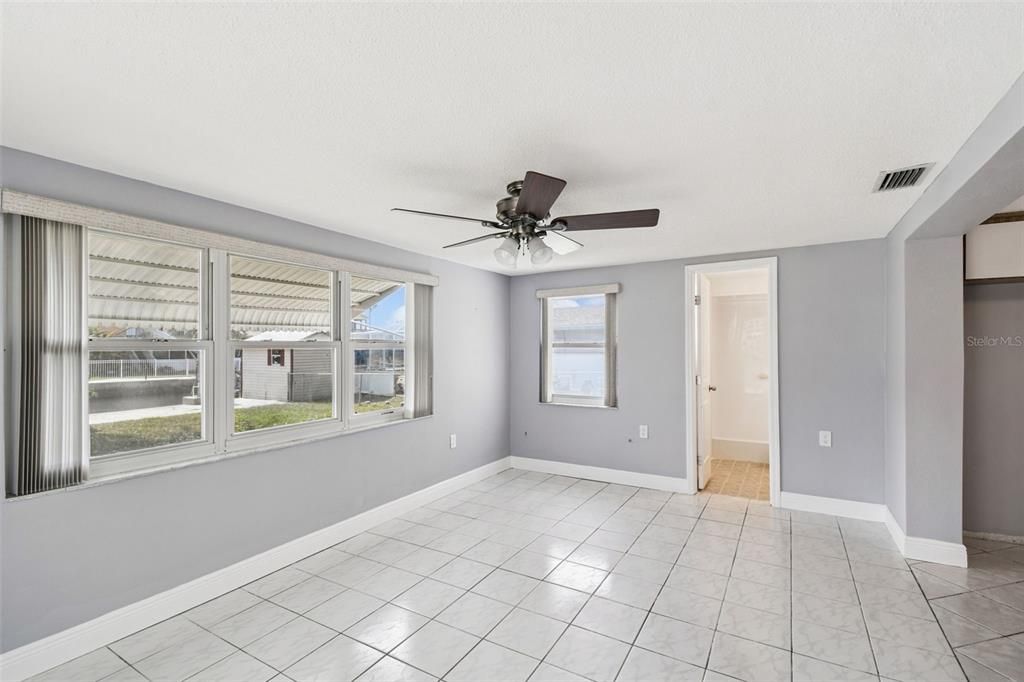 En Venta: $345,500 (2 camas, 2 baños, 1176 Pies cuadrados)