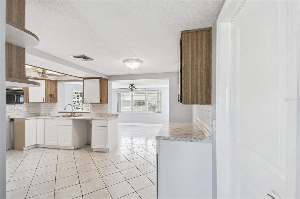 En Venta: $345,500 (2 camas, 2 baños, 1176 Pies cuadrados)