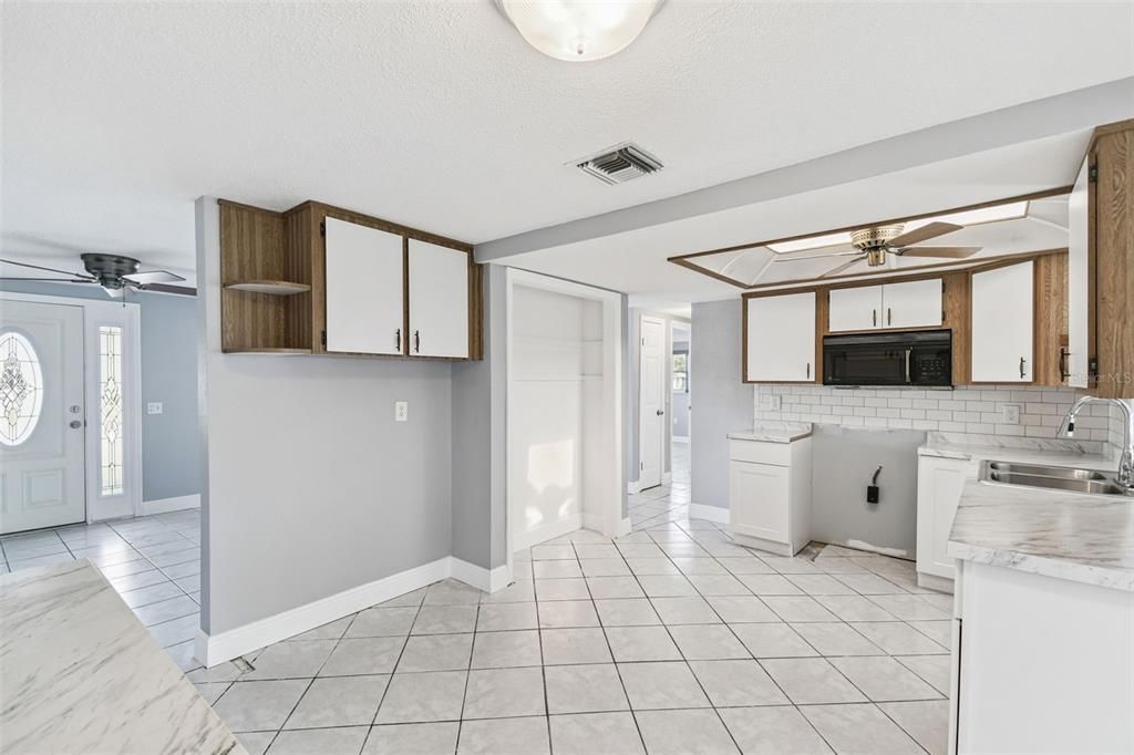 En Venta: $345,500 (2 camas, 2 baños, 1176 Pies cuadrados)