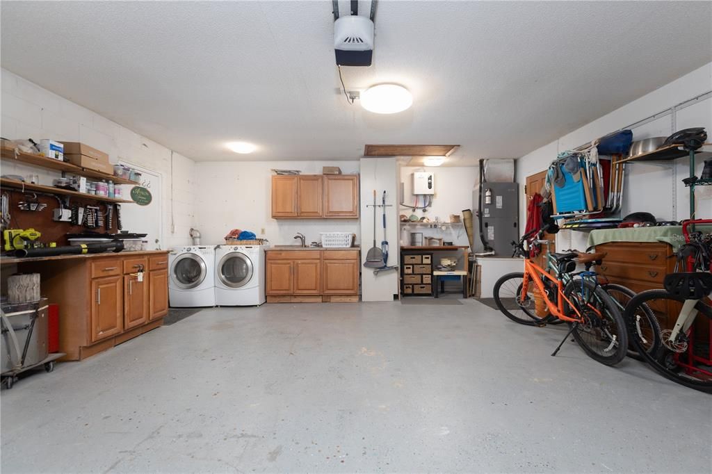 For Sale: $1,100,000 (3 beds, 2 baths, 1658 Square Feet)
