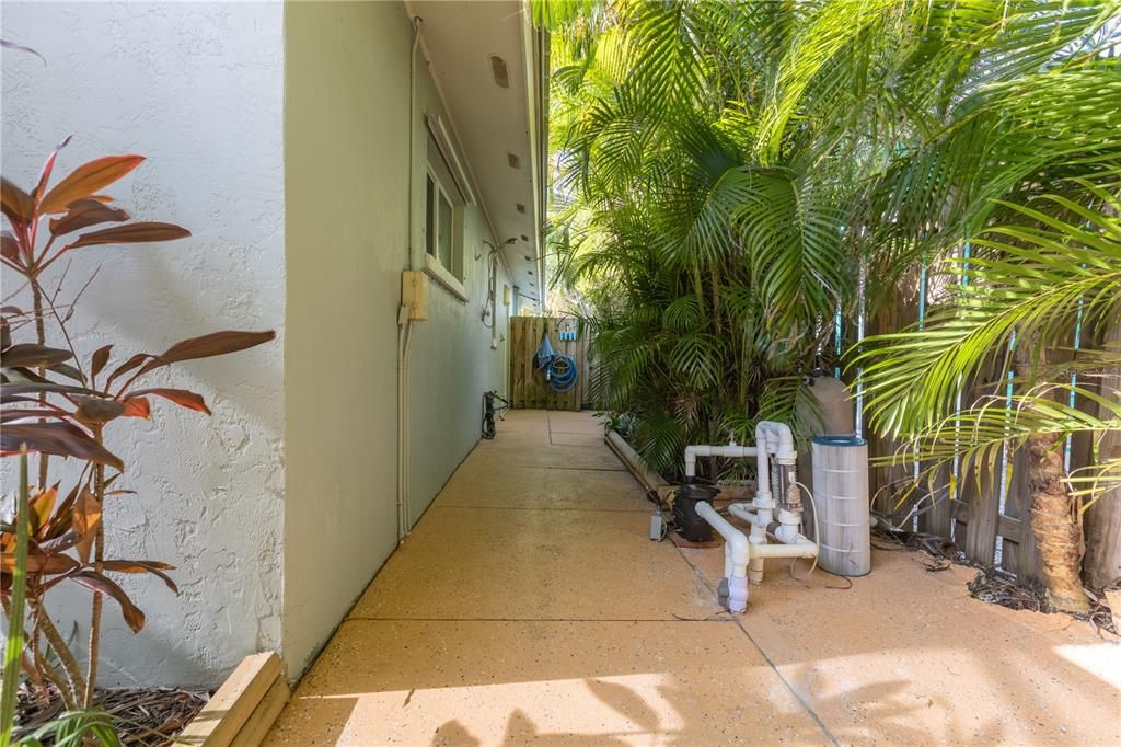 For Sale: $1,100,000 (3 beds, 2 baths, 1658 Square Feet)
