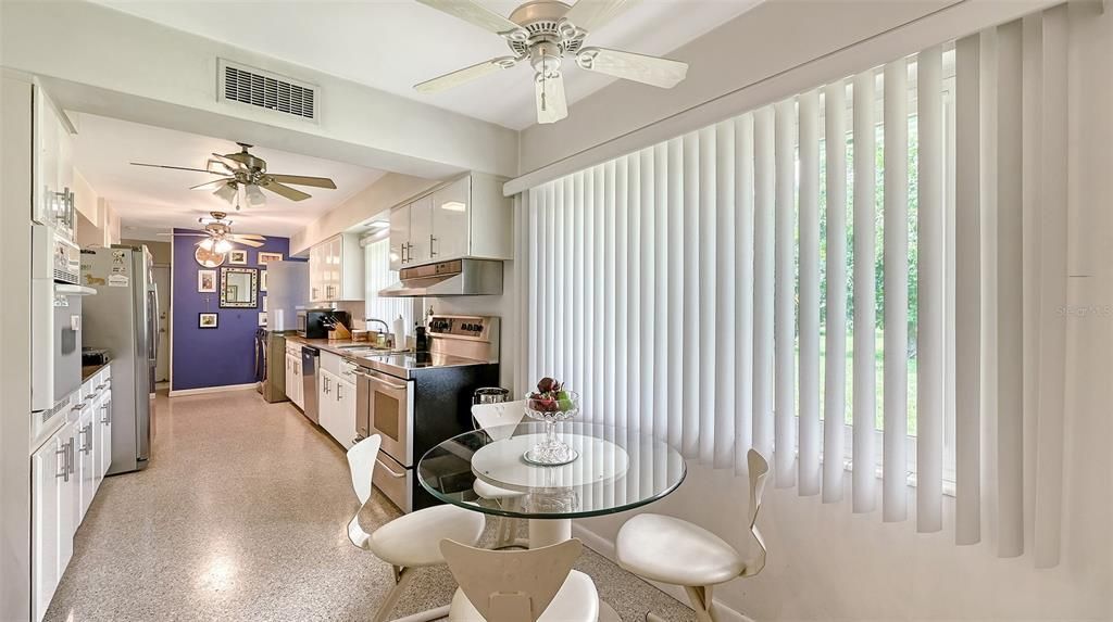 Activo con contrato: $999,000 (5 camas, 3 baños, 3470 Pies cuadrados)