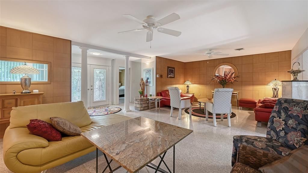 Activo con contrato: $999,000 (5 camas, 3 baños, 3470 Pies cuadrados)