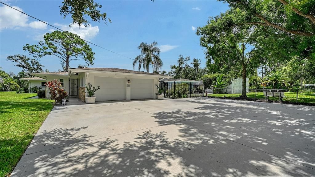 Activo con contrato: $999,000 (5 camas, 3 baños, 3470 Pies cuadrados)