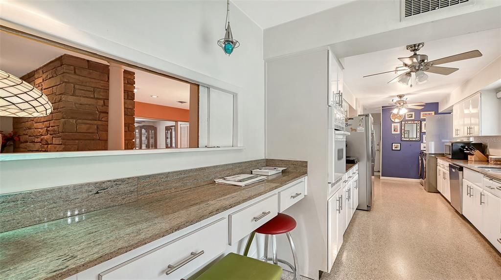 Activo con contrato: $999,000 (5 camas, 3 baños, 3470 Pies cuadrados)