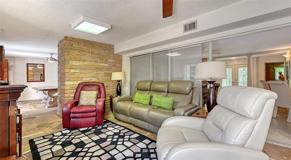 Activo con contrato: $999,000 (5 camas, 3 baños, 3470 Pies cuadrados)