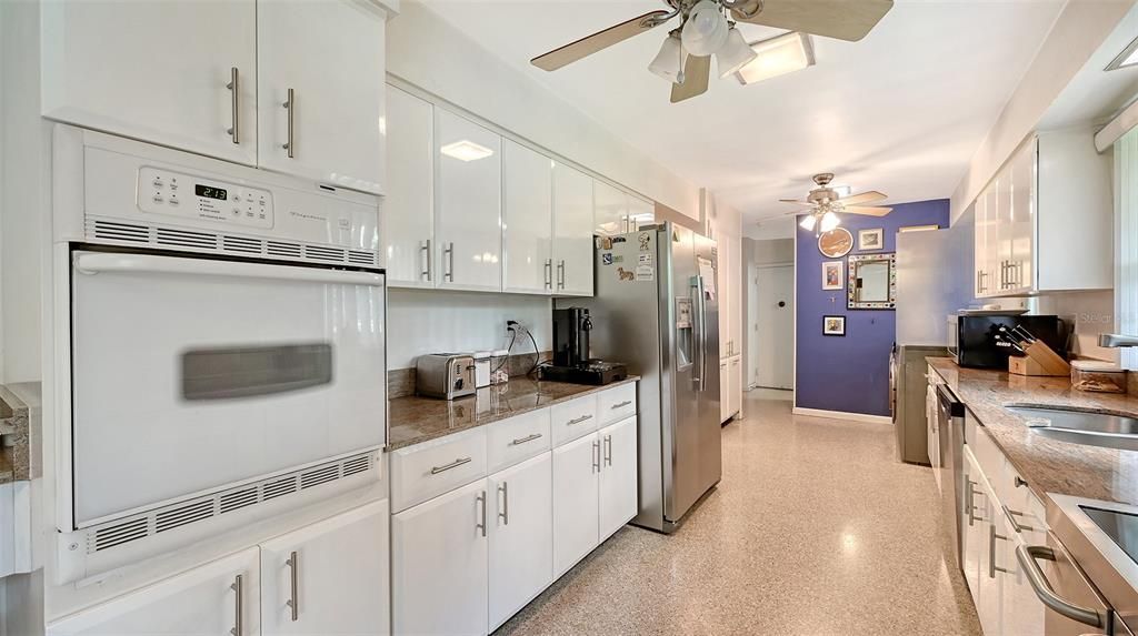 Activo con contrato: $999,000 (5 camas, 3 baños, 3470 Pies cuadrados)