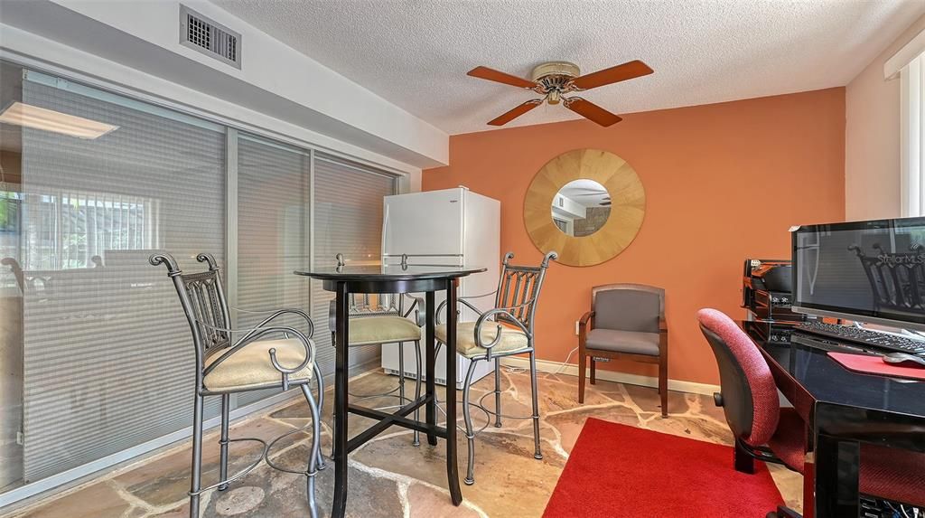 Activo con contrato: $999,000 (5 camas, 3 baños, 3470 Pies cuadrados)