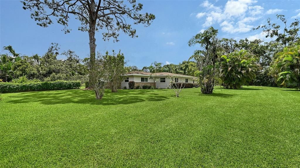 Activo con contrato: $999,000 (5 camas, 3 baños, 3470 Pies cuadrados)