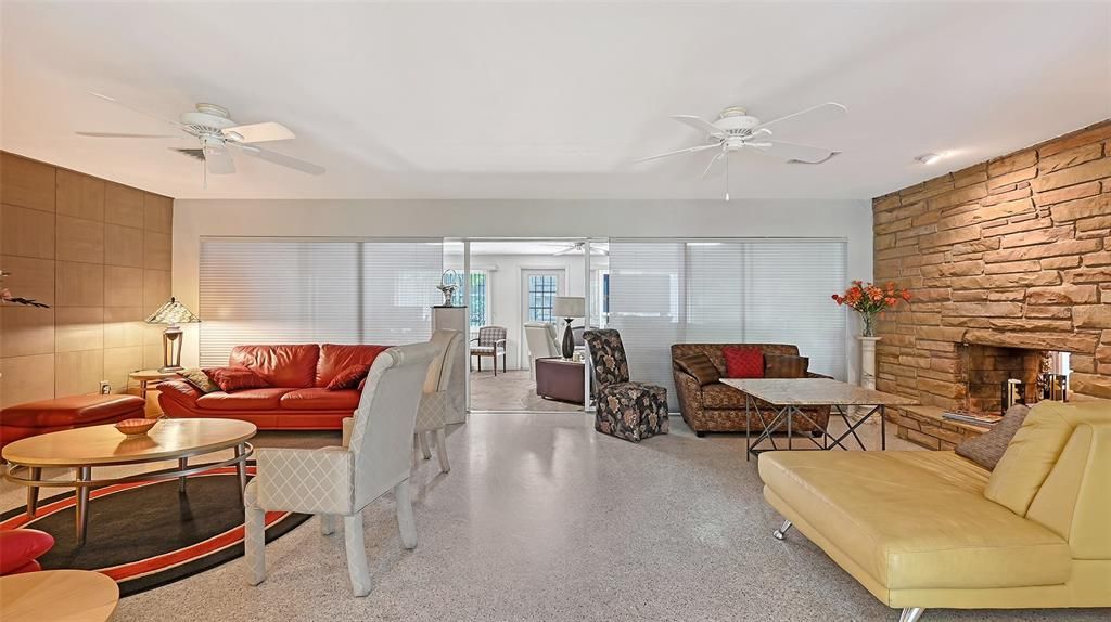 Activo con contrato: $999,000 (5 camas, 3 baños, 3470 Pies cuadrados)