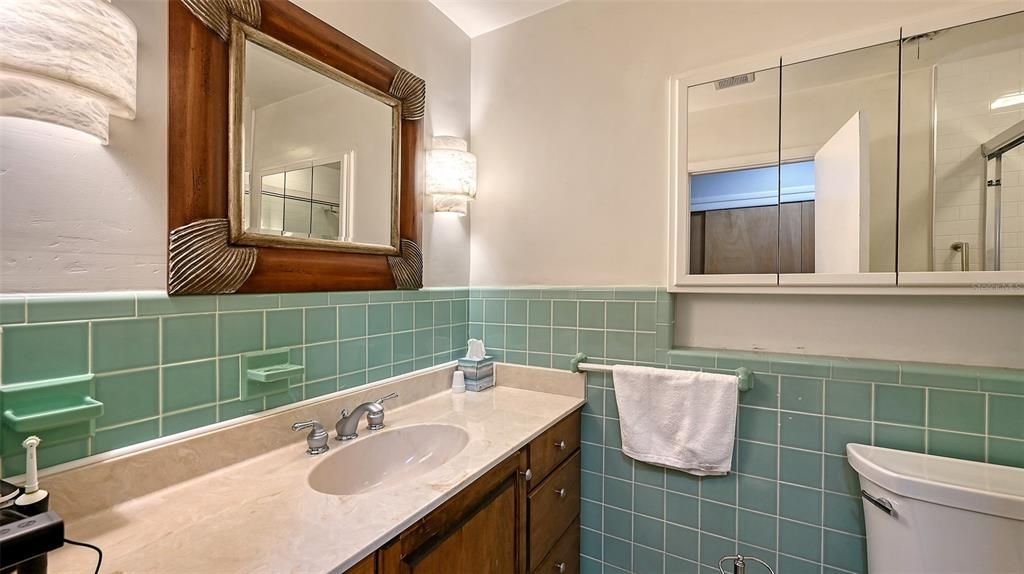 Activo con contrato: $999,000 (5 camas, 3 baños, 3470 Pies cuadrados)
