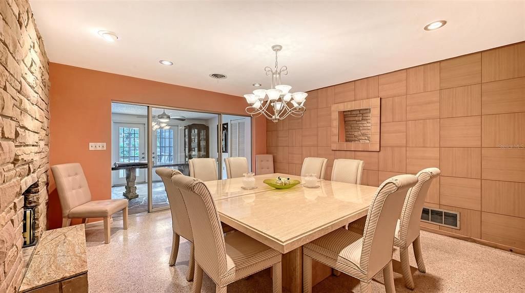 Activo con contrato: $999,000 (5 camas, 3 baños, 3470 Pies cuadrados)