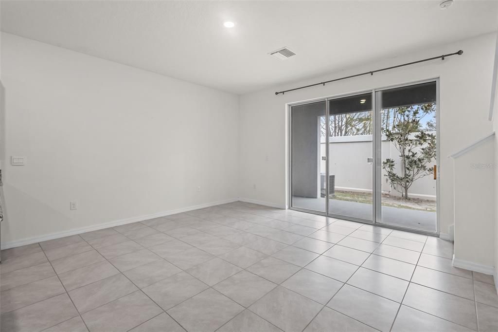Activo con contrato: $299,900 (3 camas, 2 baños, 1673 Pies cuadrados)
