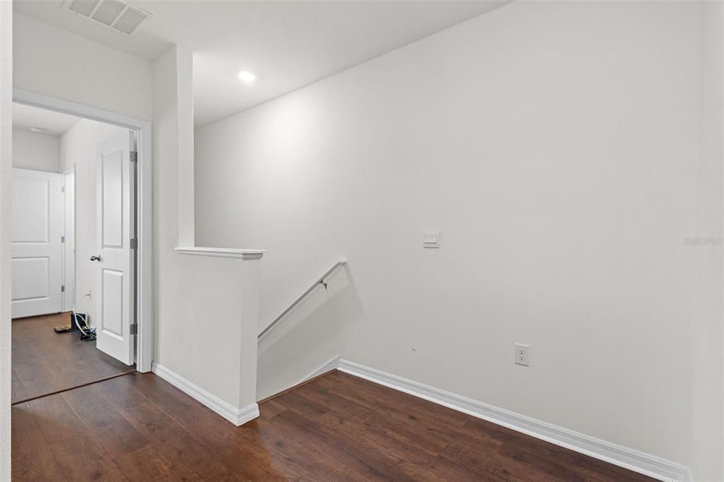 Activo con contrato: $299,900 (3 camas, 2 baños, 1673 Pies cuadrados)