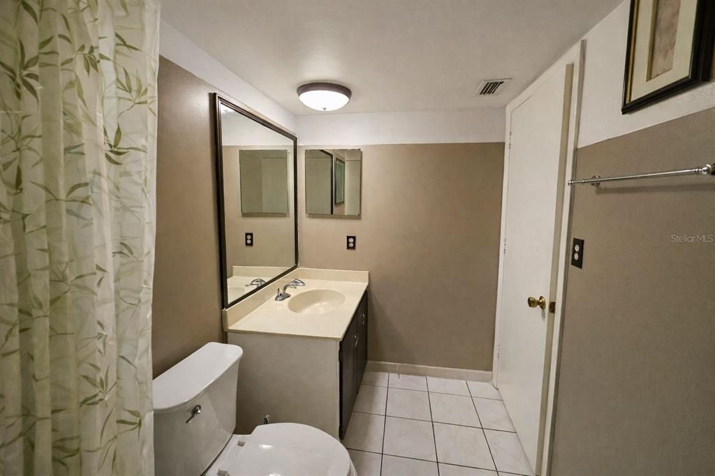 For Rent: $1,900 (2 beds, 2 baths, 1300 Square Feet)