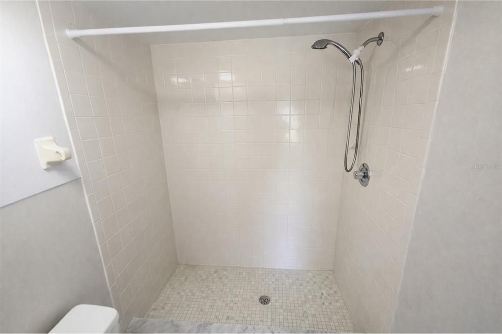 For Rent: $1,900 (2 beds, 2 baths, 1300 Square Feet)