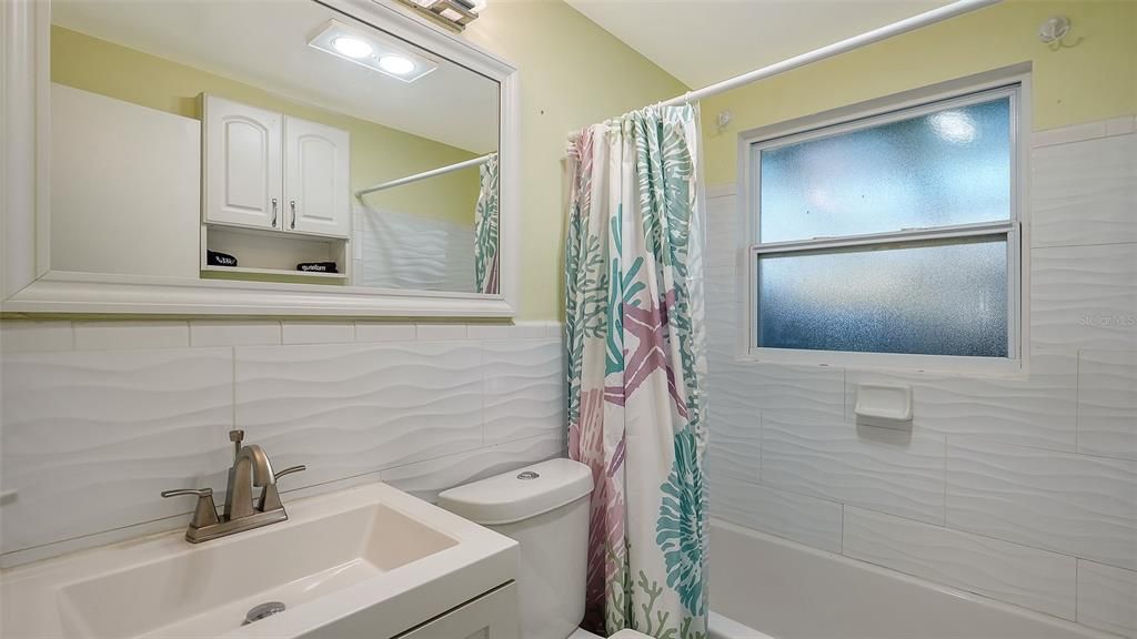 Active With Contract: $325,000 (2 beds, 1 baths, 908 Square Feet)
