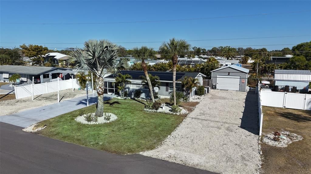 Active With Contract: $325,000 (2 beds, 1 baths, 908 Square Feet)
