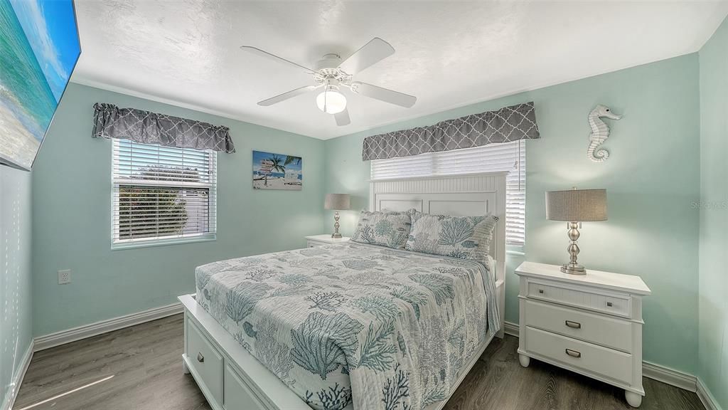 Active With Contract: $325,000 (2 beds, 1 baths, 908 Square Feet)