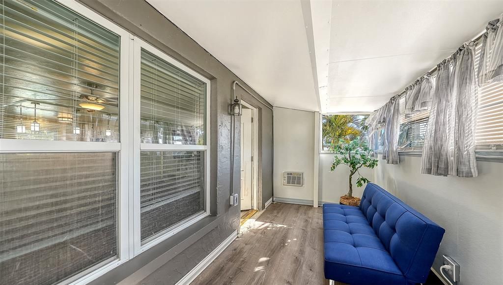 Active With Contract: $325,000 (2 beds, 1 baths, 908 Square Feet)