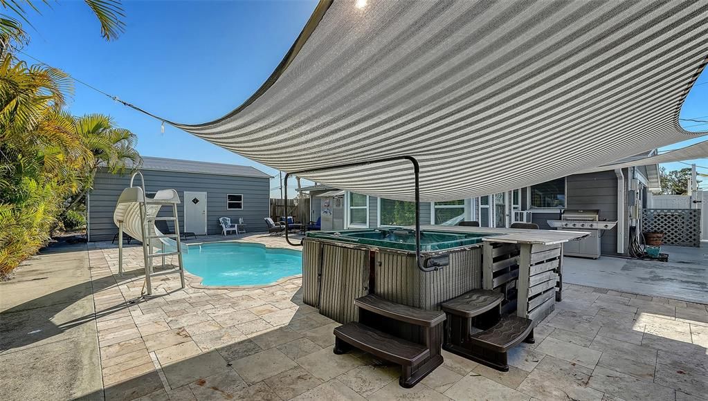 Active With Contract: $325,000 (2 beds, 1 baths, 908 Square Feet)