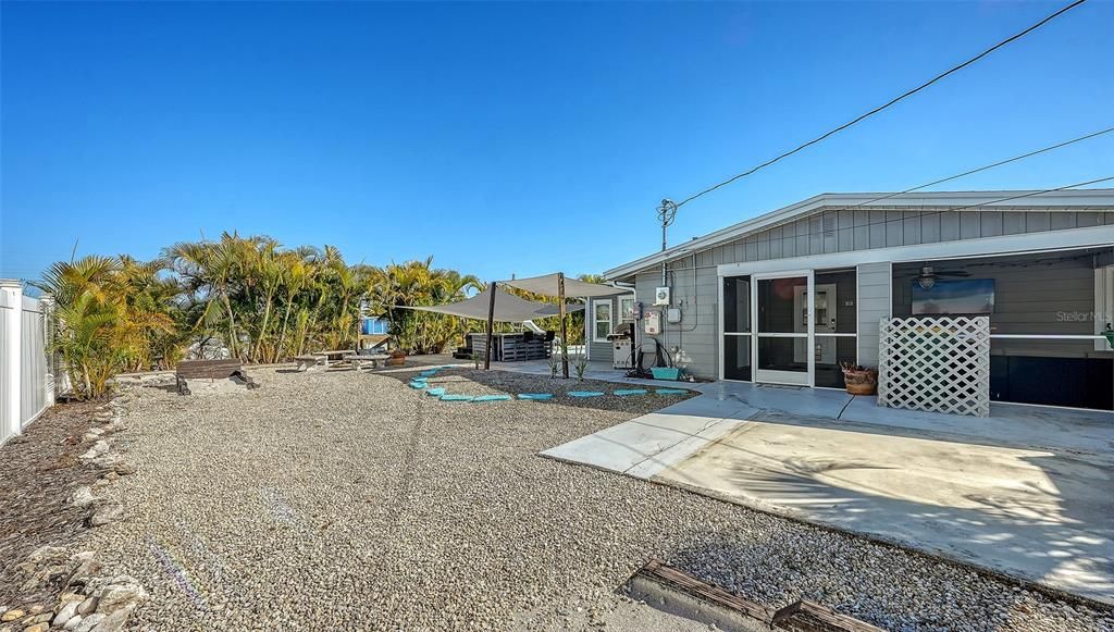 Active With Contract: $325,000 (2 beds, 1 baths, 908 Square Feet)