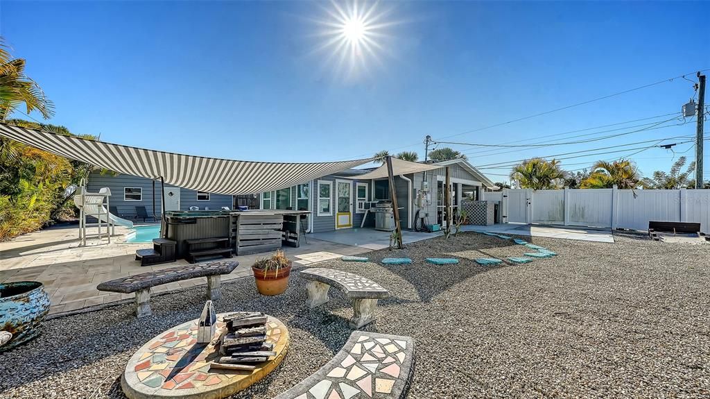 Active With Contract: $325,000 (2 beds, 1 baths, 908 Square Feet)